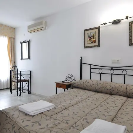 Almanzor בית הארחה